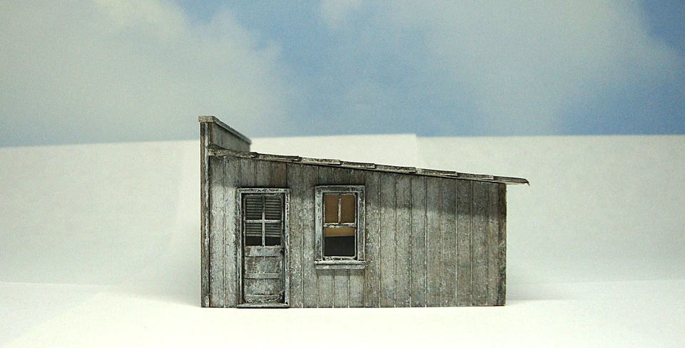 Modelo de garaje de madera construido a escala HO Foto 4 de 4