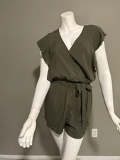 NWT Joe B Green Ruffle Short Sleeve V-Neck Romper Size Small