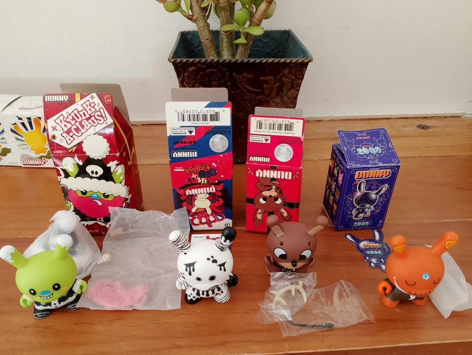DUNNY 3" 2009 SERIES SET Of 8 BLIND BOX KIDROBOT COLLECTIBLE FIGURES Mix. - Image 4 of 4
