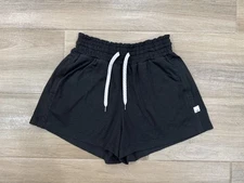 Vuori Women's Halo Shorts FITS SMALL Black Lightweight Outdoor Athleisure 2" In