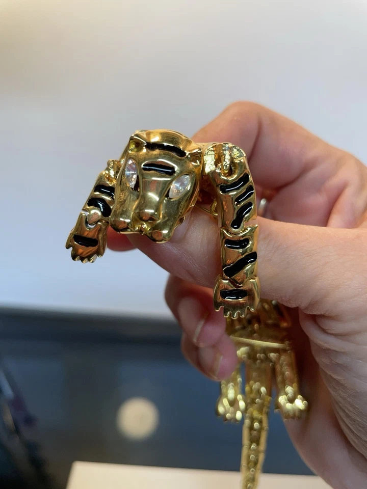 Broche Tigre Articulado Sobre el Hombro Chapado en Oro y Esmaltado De Colección Foto 3 de 4