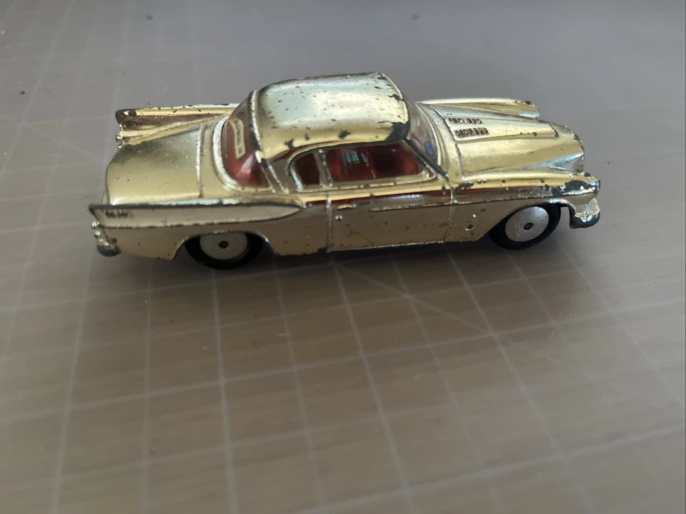 Juguetes Corgi Studebaker Golden Hawk #211s oro 1960-65 buen estado Foto 4 de 4
