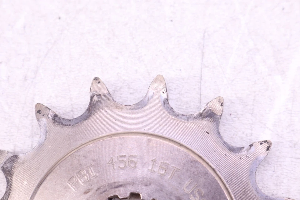 01-03 Suzuki GSXR 600 GSXR600 PBI 2001 piñón delantero engranaje 16T S186 Foto 3 de 4