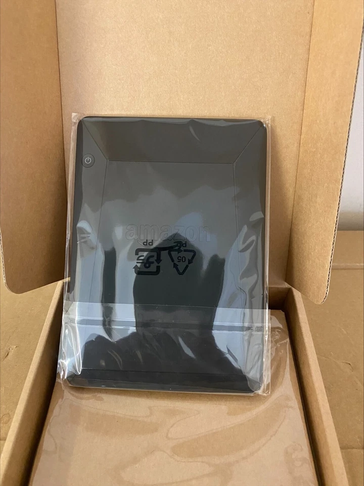 Amazon Kindle Voyage 4GB, Wi-Fi, 6 inch - Black - Image 3 of 3