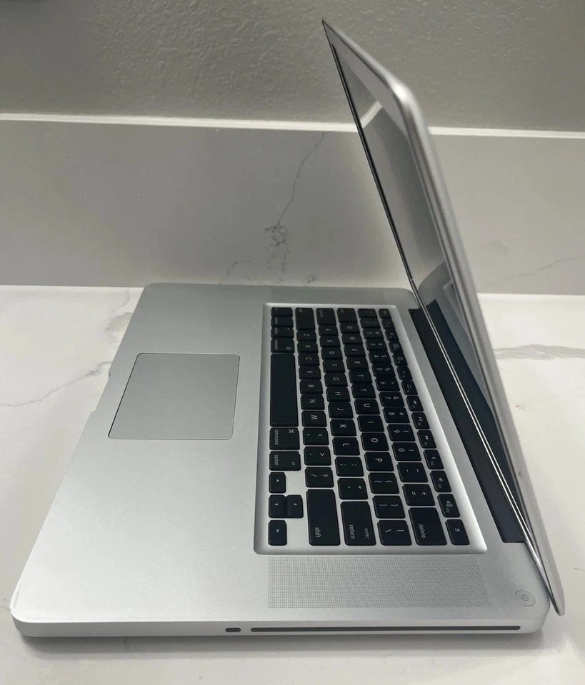 Apple Macbook Pro 15” (core 2 Duo, 4gb Ram, 250gb Hdd)- macOS -Low Battery Cycle - Image 2 of 4