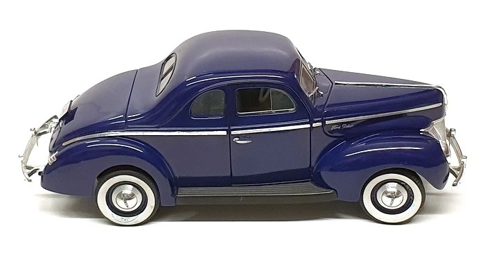 Universal Hobbies 1/18 Scale Diecast 2625L - 1940 Ford Deluxe - Blue - Image 4 of 4