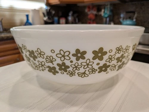 Vtg Pyrex # 404 Spring Blossom Crazy Daisy Mixing Bowl  "PRISTINE"   "RARE"