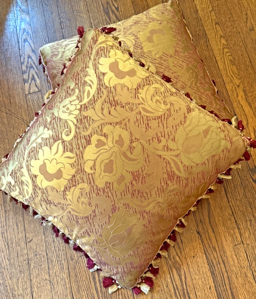 Pair of High End Decorator Brocade Throw Pillows in Gold and Claret ZZ475 - Image 2 of 4