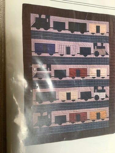 Patrón de edredón de vagón rojo “trenes “apliques 32 x 41” Linda Brannock - Imagen 2 de 3