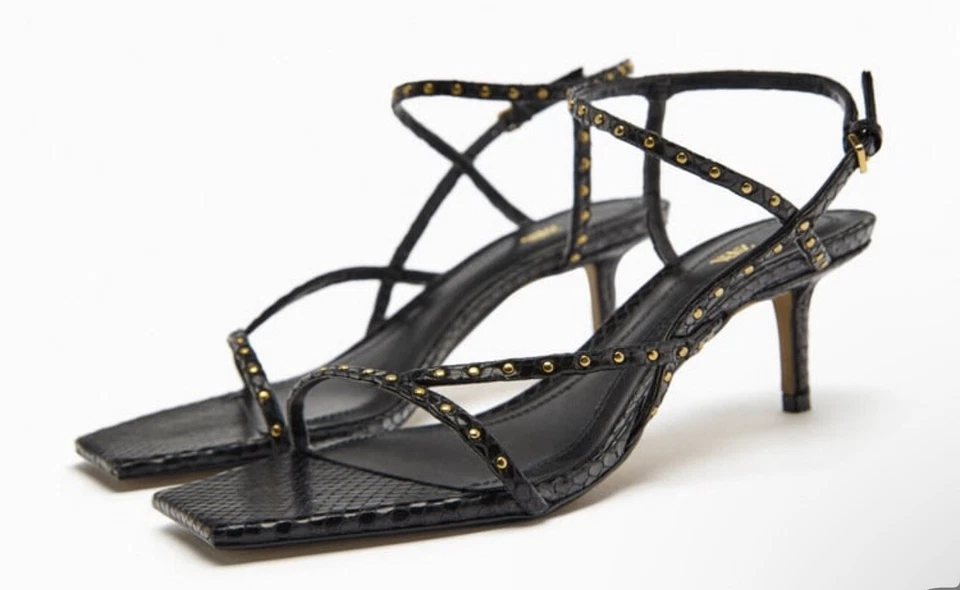 女士凉鞋,正品皮革 S 7.5 小猫高跟鞋,金色铆钉细节新品 — 第 3/4 张图片