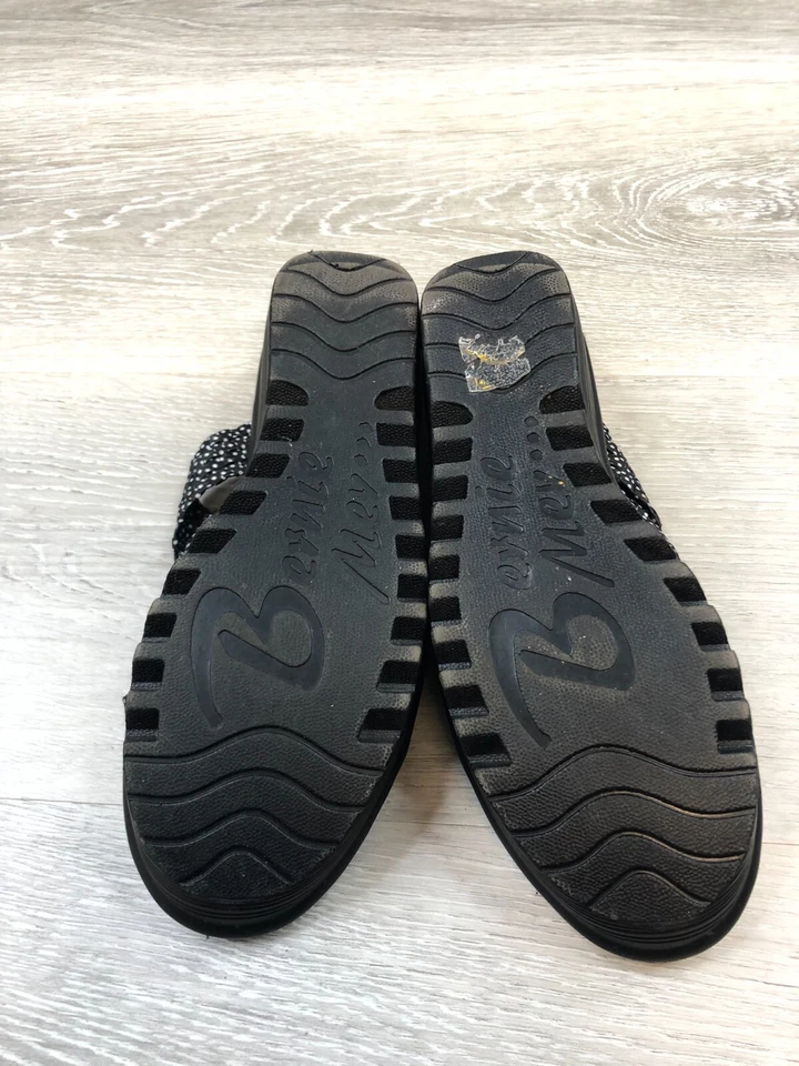 Sandalia Bernie Mev para mujer malla negra 8,5 lunares sin cordones tacón de cuña zapatos deslizables Foto 3 de 4