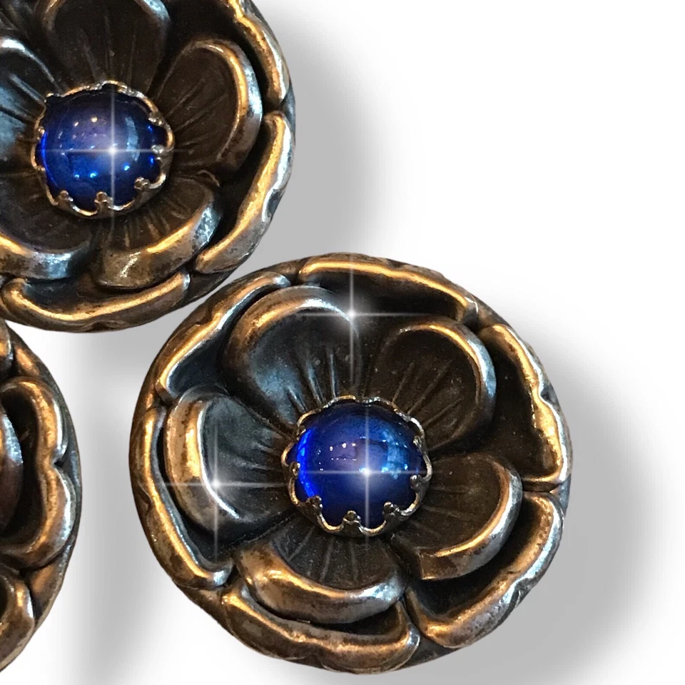 3 Very Rare Sam Biern Round Blue Jewel Floral Brushed Silver Tone Buttons - Image 3 of 4