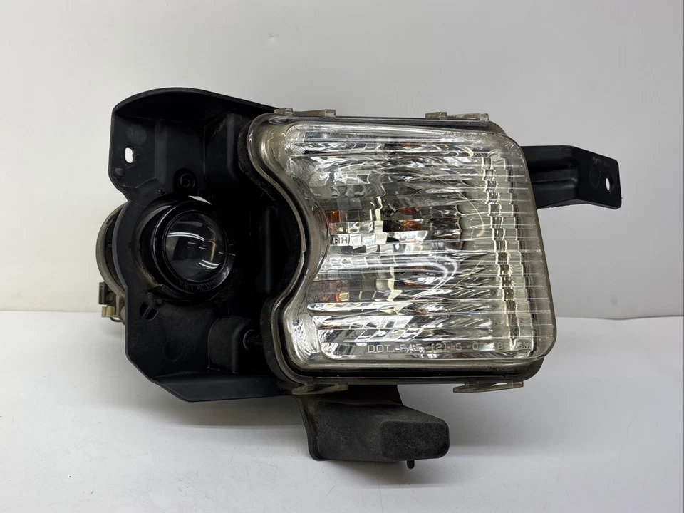 Luz antiniebla del lado derecho del pasajero Saturn Outlook 2008 Foto 2 de 4