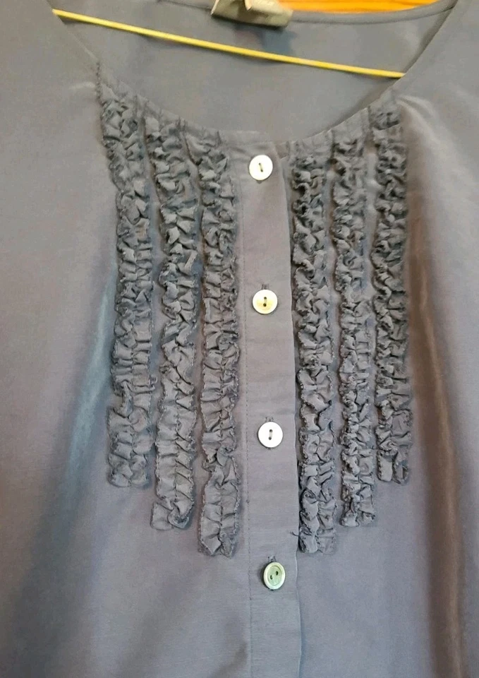 Blusa J JILL Gris Lila Abotonada Volantes Pintuck Manga 3/4 Talla Pequeña Foto 2 de 4