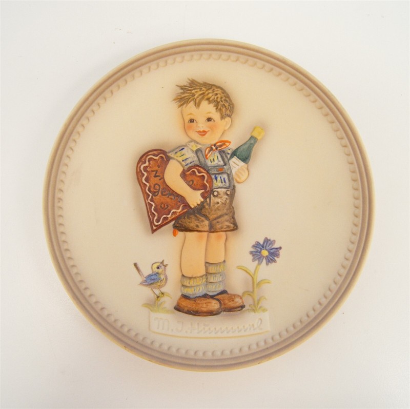 1985 Goebel Hummel "Valentine Joy" #737 Exclusive Members Only Plate TMK6 *RARE*