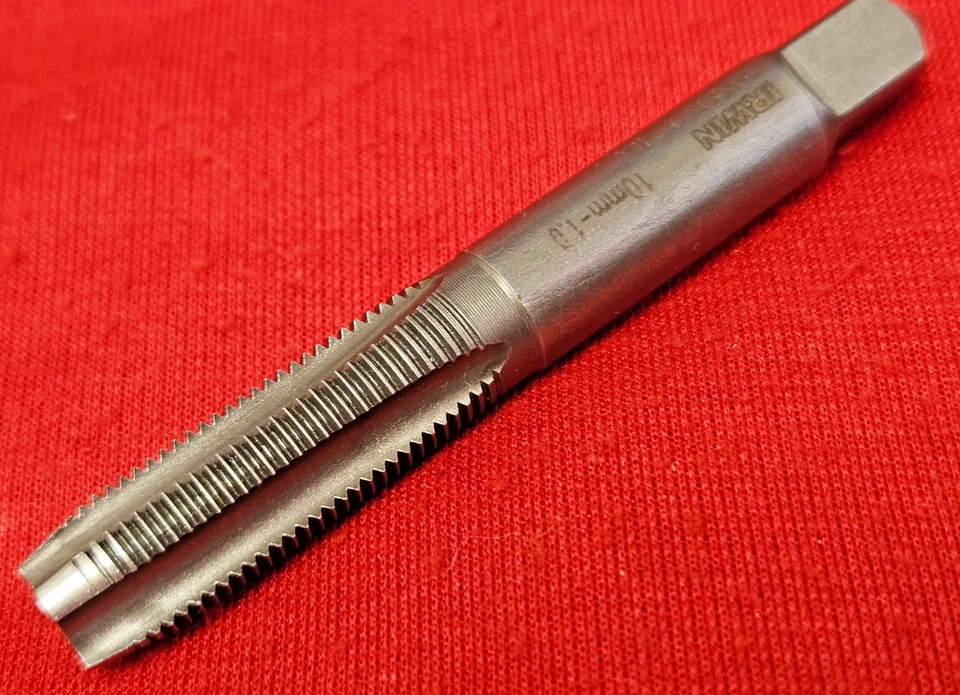 Grifo métrico M10 X 1.0 10 mm de acero al carbono Irwin Hanson 1738 4 FL Foto 2 de 4