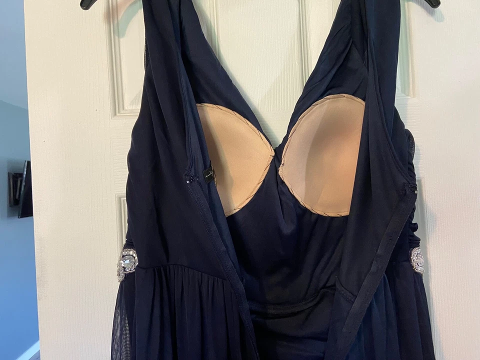 City Triangles-海军蓝伴娘礼服,尺寸 17 带杯子 — 第 4/4 张图片