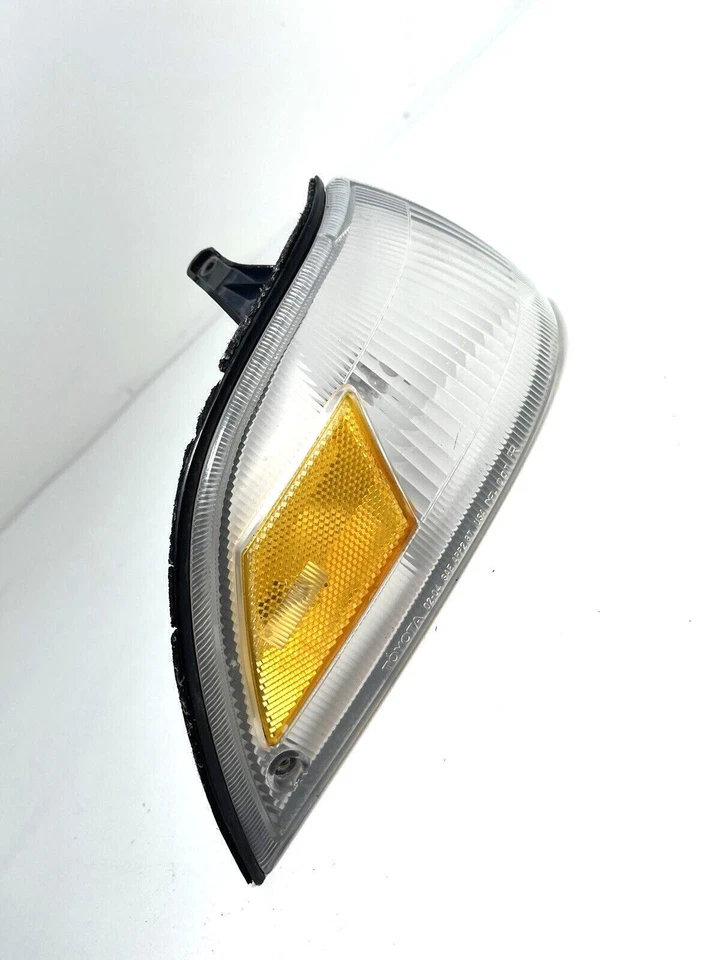Fits 88-92 TOYOTA Corolla Corner Turn Signal Park Light Lamp Right Side OEM - Image 3 of 4
