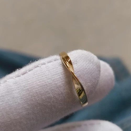 18K Gold Plated Mobius Twist Ring Thin Minimalist Wedding Band Infinity Unisex