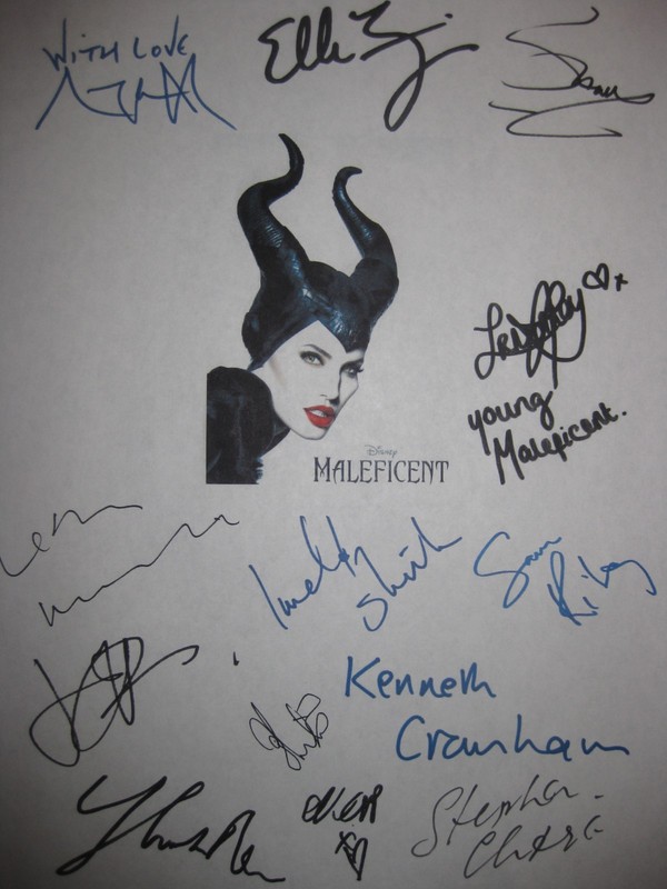 Maleficent Signed Film Script X13 Angelina Jolie Elle Fanning Sharlto Copley RPT