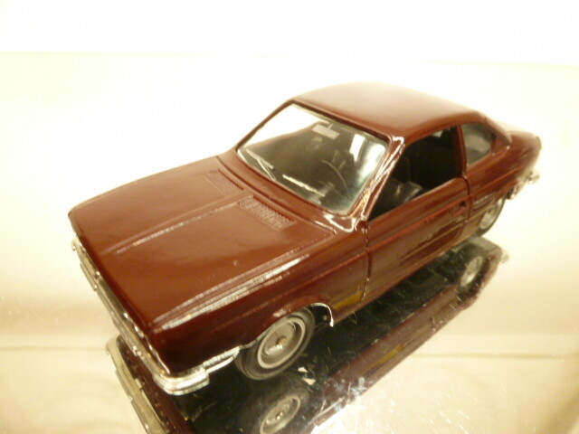 Modèle Réduit 1/43 Lancia Beta Coupé 1800 Par Solido - Occasion Exposé