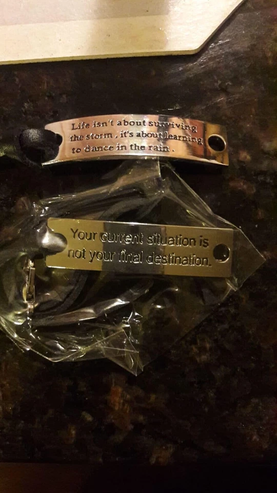 Pulseras de cuero con mensaje inspirador | Cotizaciones motivacionales | Oferta de 2 por $14 Foto 4 de 4