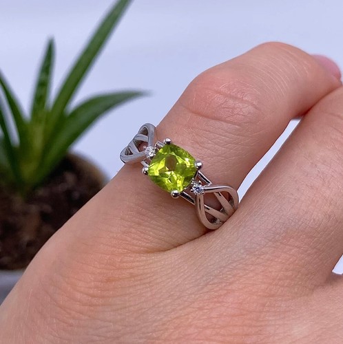 Natural Peridot gemstone Ring, Sterling Silver 925, gold plated, Size 6US. - Picture 2 of 5