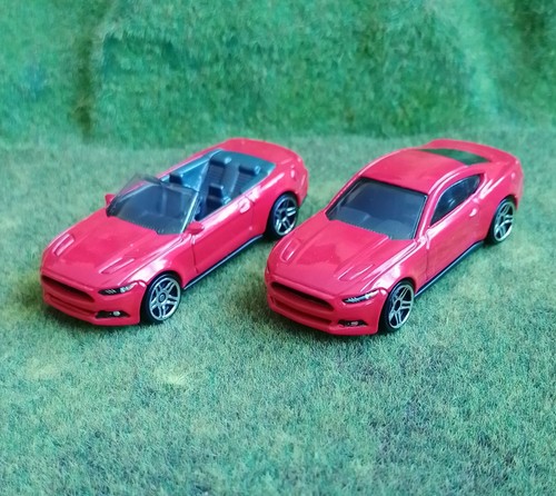 Hot Wheels Konvolut '15 Ford Mustang GT Coupe/Cabrio,unbespielt,Vitrinenmodelle