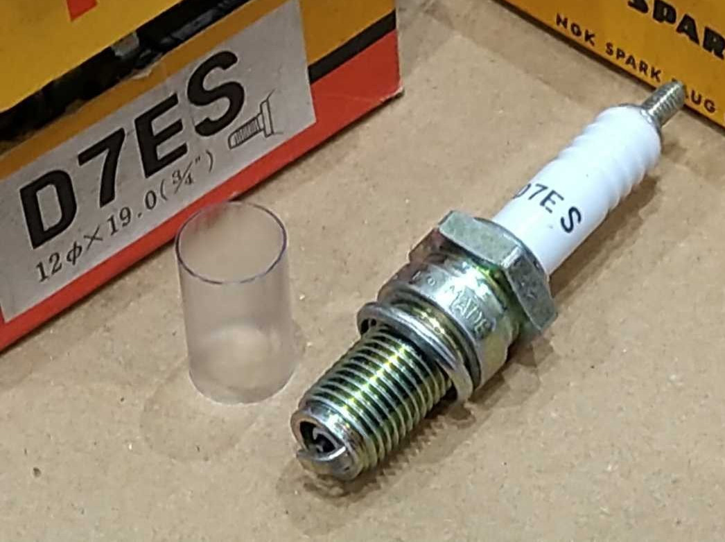 GENUINE NGK D7ES SPARK PLUG MOTORCYCLE ATV SMALL ENGINE OEM