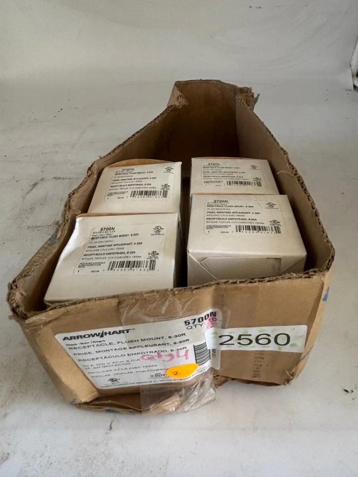 Arrow Hart 5700N Receptacle Flush Mount 6-30R 30A 250V 2P 3W Pack of 4 - Image 2 of 3