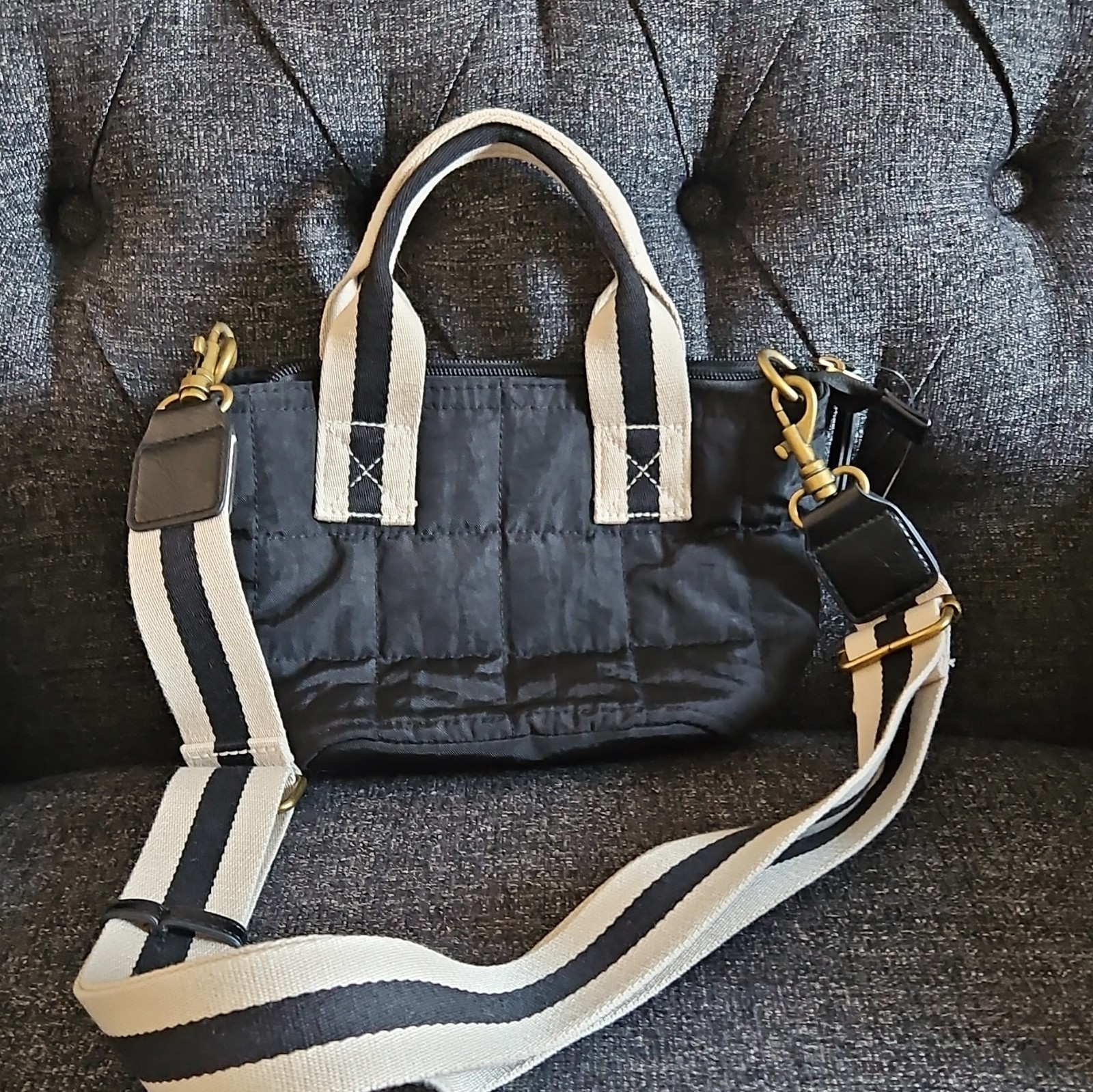 Universal Thread Black Small Crossbody Bag with Top Handles, Zip, Strap