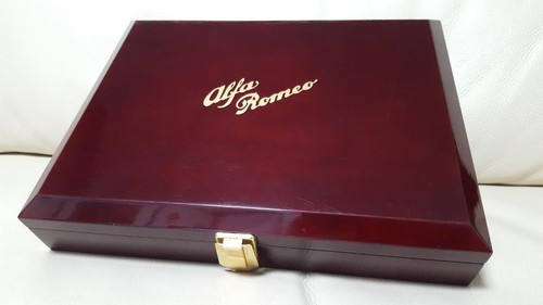 Alfa Romeo Emblem Set of 5 With Box 1910, 1915, 1925, 1946, 1972 Coat of arms - Picture 10 of 10