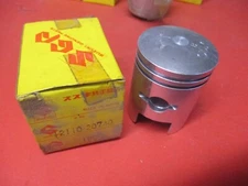 NOS NEW ORIGINAL OEM SUZUKI T125 PISTON 12110-20740