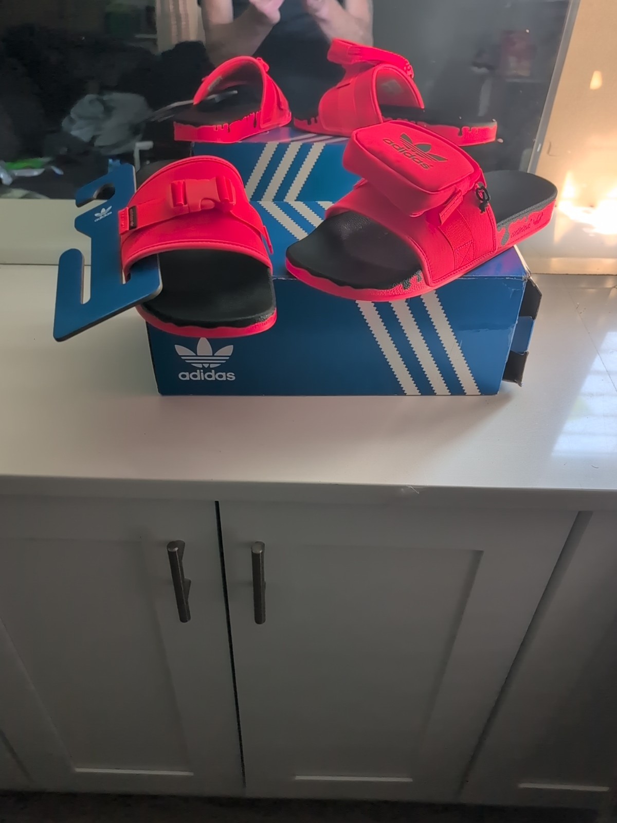 SAOLA Adidas Pouchylette con marsupio sandali donna scivoli piscina taglia 11 rosso solare