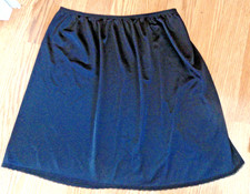Vassarette Black Nylon Half Slip w Slit Womens sz Small 16" Long New