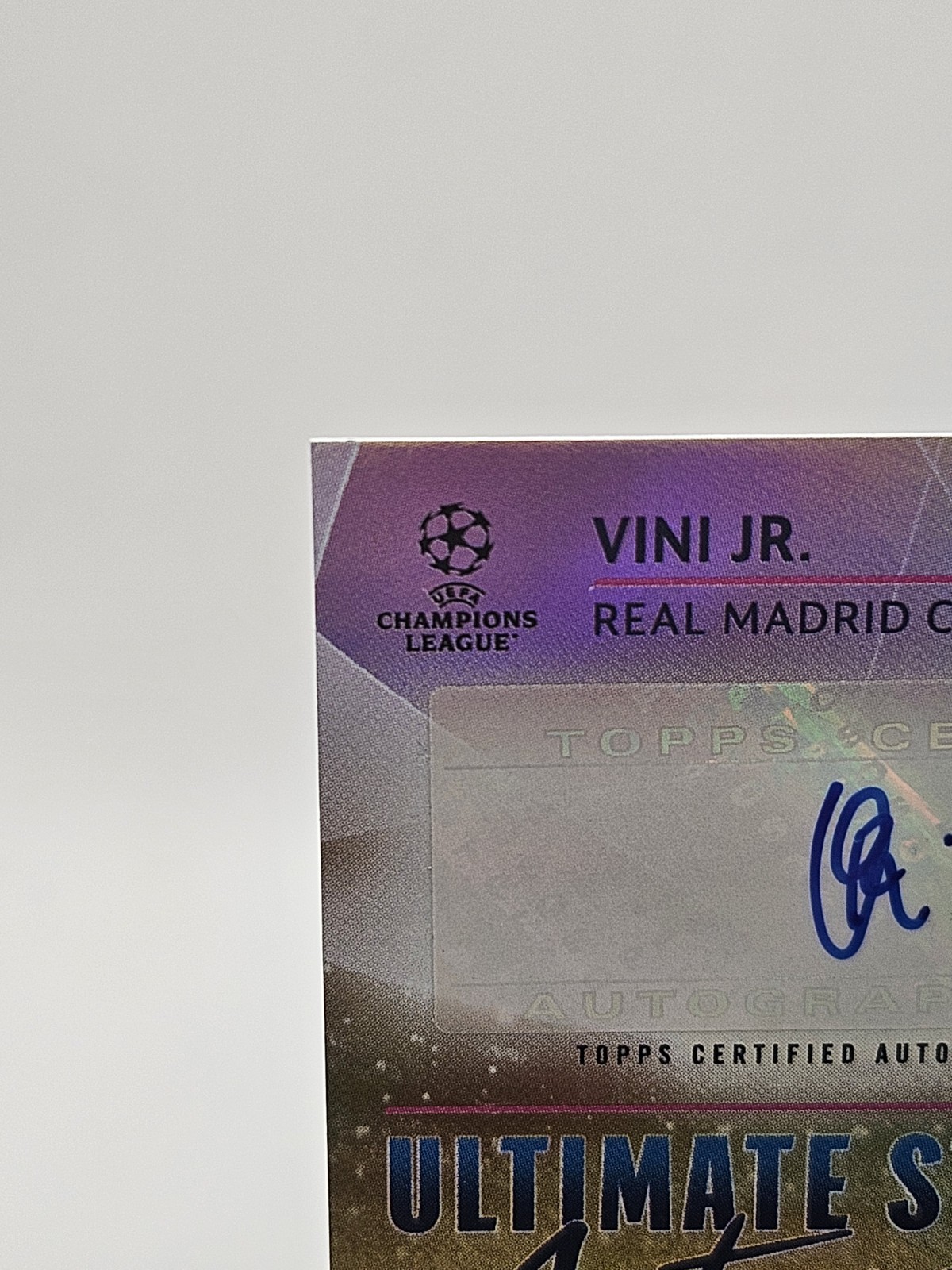 2021-22 Topps UEFA Champ |  Vini Jr #US-V | ULTIMATE STAGE AUTOS | GOLD /50 (AU) view 4
