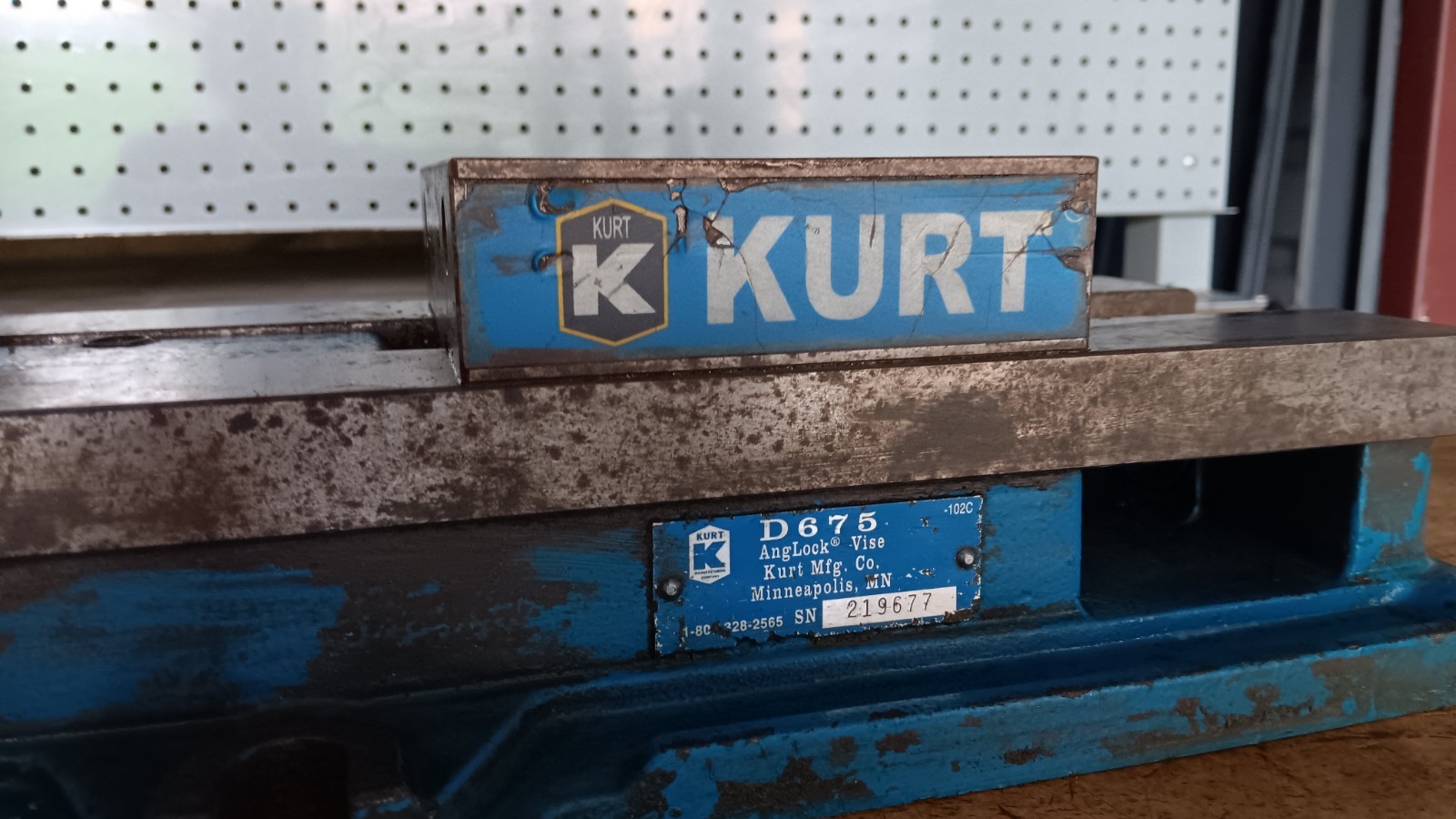 Kurt AngLock D675 Machine Vise