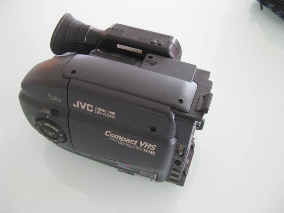 JVC GR-AX46 Video Recorder / Camera / CamCorder - Bild 2 von 4
