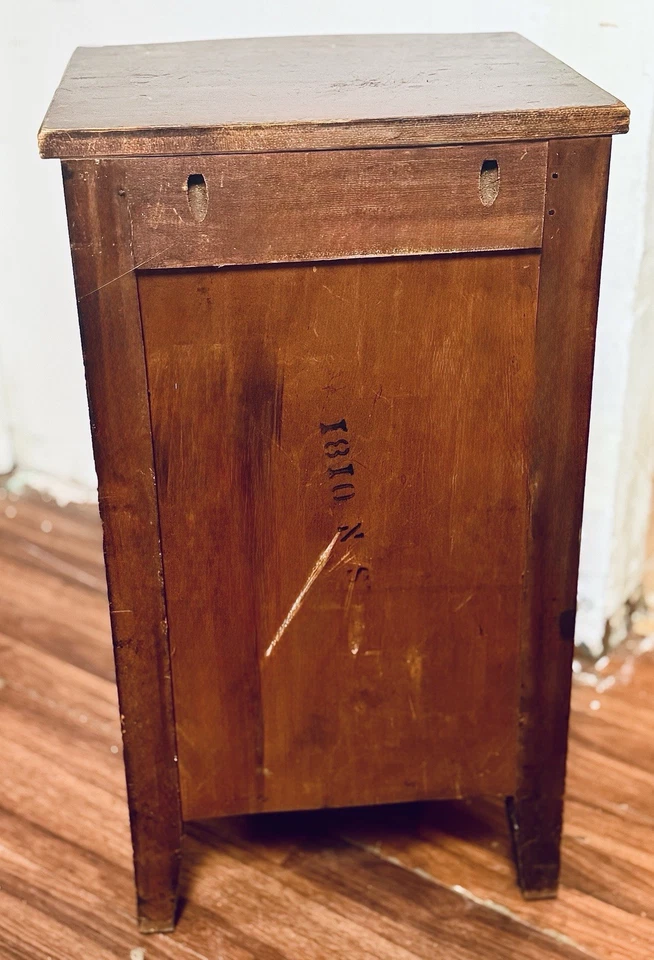 Mesita de noche vintage de 3 cajones Federal Revival - madera maciza - años 1920-1940 Foto 3 de 4