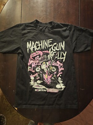 MACHINE GUN KELLY- Mainstream Sellout Tour 2022 Tour Shirt Size Medium Pre-owned