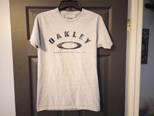Oakley Manufacturing Co Grey Graphic Tee Shirt Black Frontal Logo Adult Small