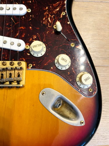 1991 Fender Vintage Stevie Ray Vaughan Stratocaster Sunburst manche Brésilien - Afbeelding 8 van 24