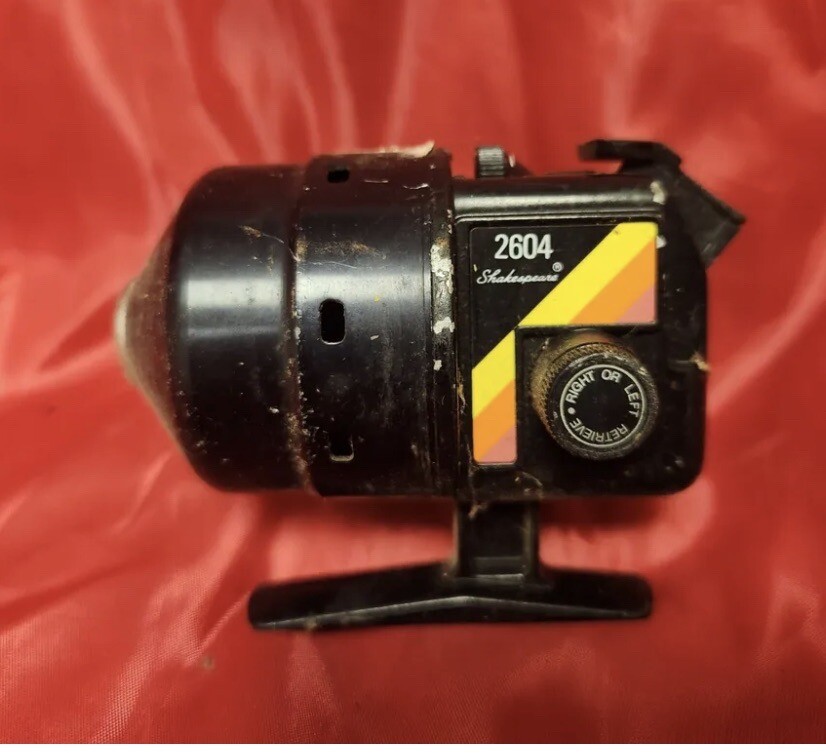 Vintage Shakespeare Spincast Fishing Reel 2604 Black Yellow