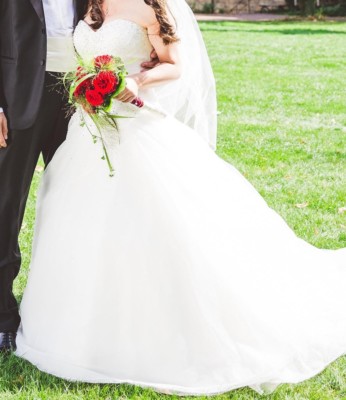Brautkleid Prinzessinnen Sincerity Ivory Elfenbein Größe 36/ 38 S/ M Neuwertig