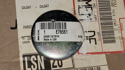 (1) JOHN DEERE, E76561, 2.5 INCH DUST COVER CAP, OLD STOCK, NEW AND UNUSED
