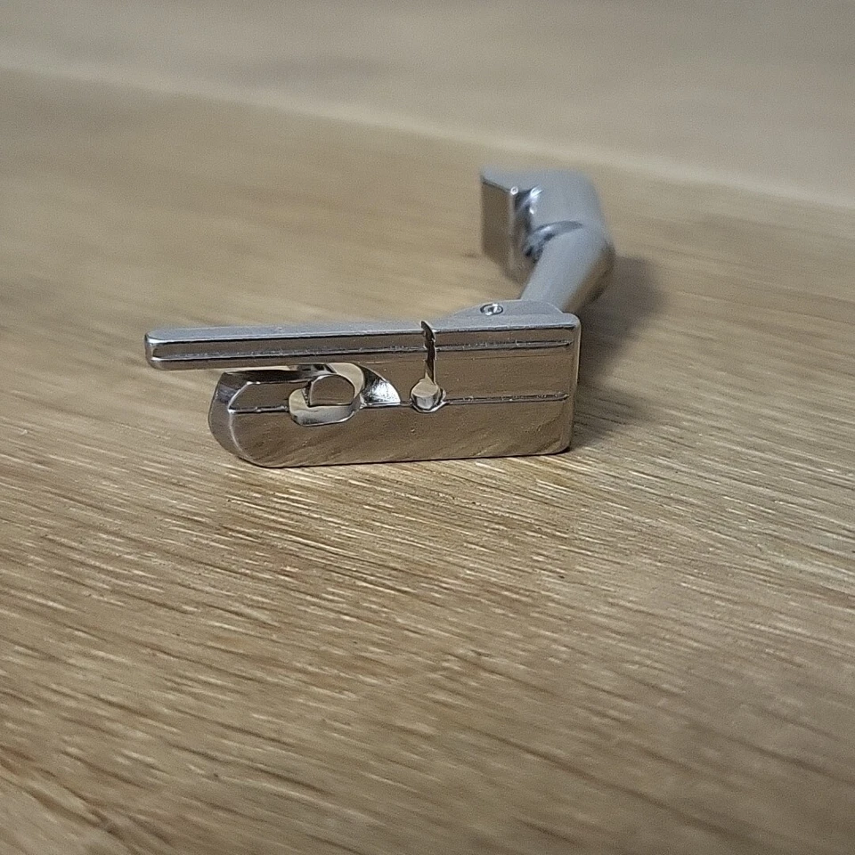 Pie Bernina Vintage Estilo Antiguo 589 Punto Recto Dobladillo Estrecho (no #) para Disco Foto 4 de 4