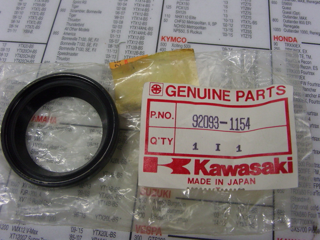 yuka♡　1205 Kawasaki NOS NEW 92093-1175 Fuel Tank Cap Seal KLF KLF185