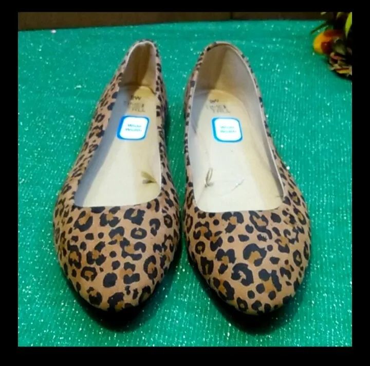 Time and Tru Women s Basic Ballet Flat Shoes size 9 Wide Leopard
