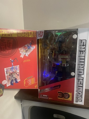 Transformers Platinum Edition Optimus Prime Year of the Horse Figure 2014 Hasbro - Picture 2 of 4