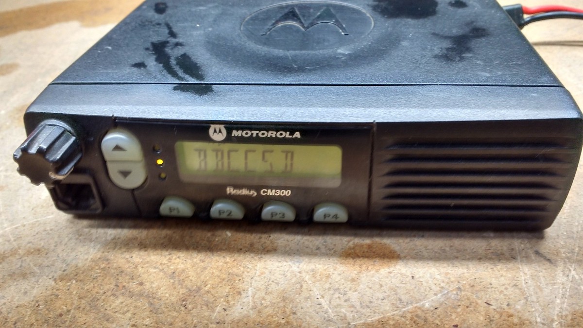 Motorola CM300 VHF 45 Watt 146-174 MHz Mobile Radio AAM50KQF9AA1AN